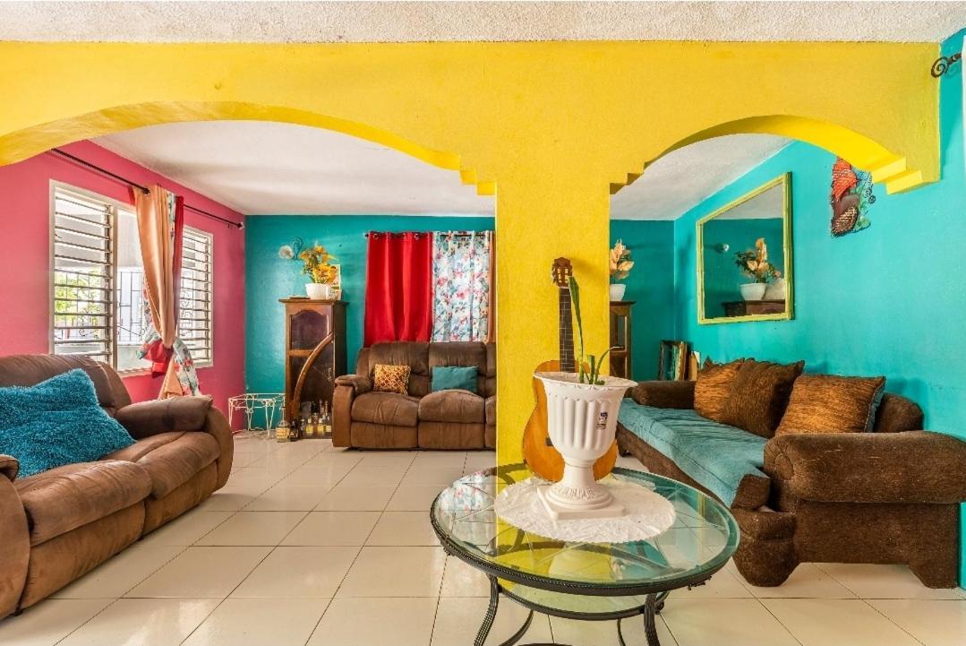 Colorful Private Room Oasis Montego Bay Ngoại thất bức ảnh