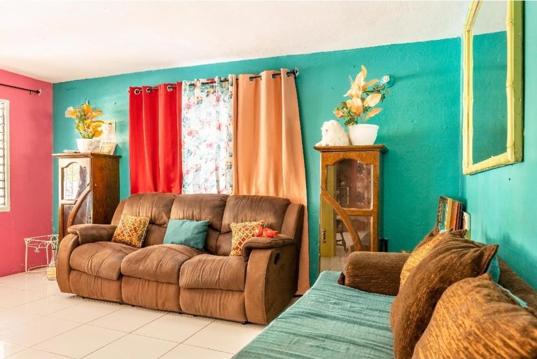 Colorful Private Room Oasis Montego Bay Ngoại thất bức ảnh