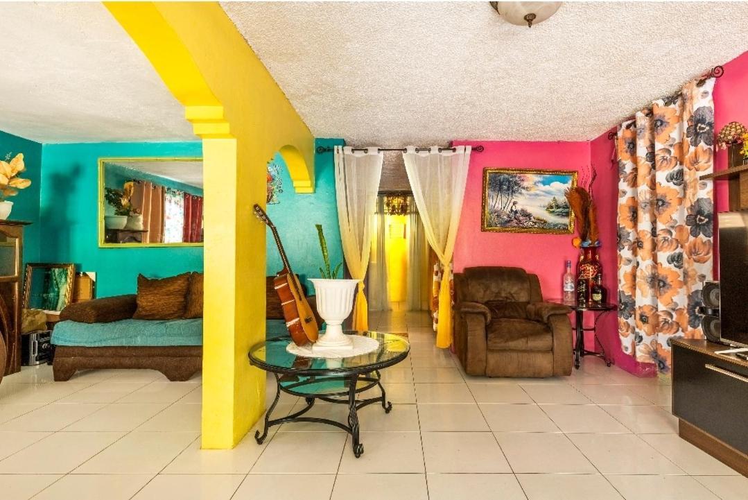 Colorful Private Room Oasis Montego Bay Ngoại thất bức ảnh