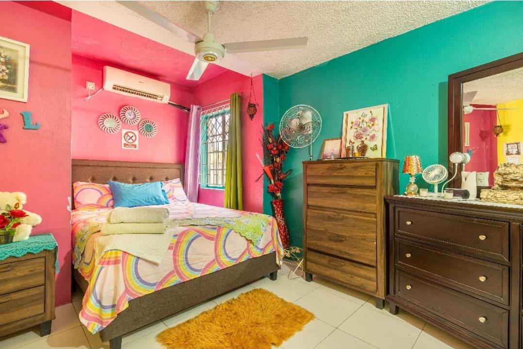 Colorful Private Room Oasis Montego Bay Ngoại thất bức ảnh